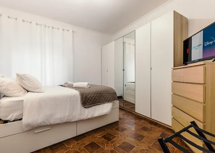 Eur-montagnola 4 Guest Apartment, 15 Minutes From The Colosseum, Trastevere