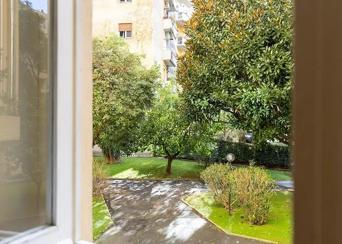 Eur-montagnola 4 Guest Apartment, 15 Minutes From The Colosseum, Trastevere