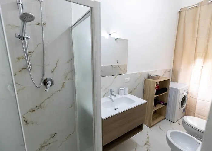 Eur-montagnola 4 Guest Apartment, 15 Minutes From The Colosseum, Trastevere