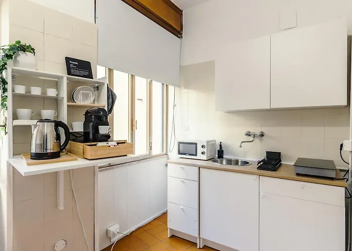 Eur-montagnola 4 Guest Apartment, 15 Minutes From The Colosseum, Trastevere