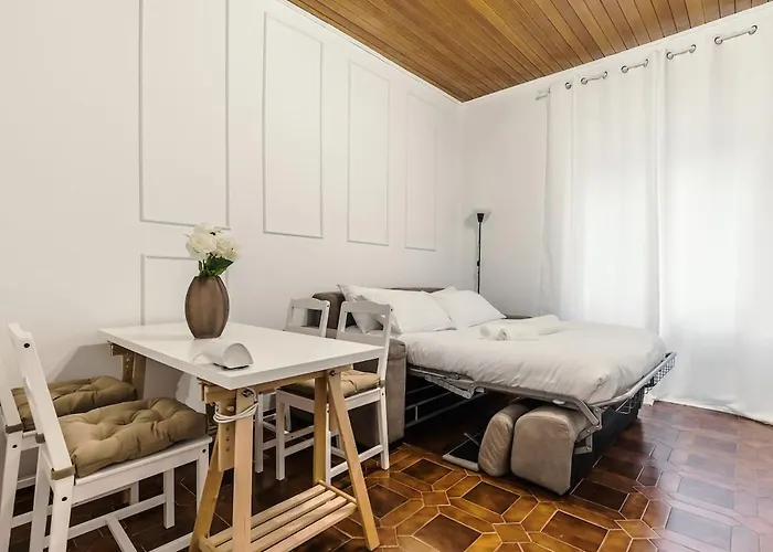 Eur-montagnola 4 Guest Apartment, 15 Minutes From The Colosseum, Trastevere