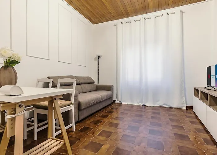 Eur-montagnola 4 Guest Apartment, 15 Minutes From The Colosseum, Trastevere