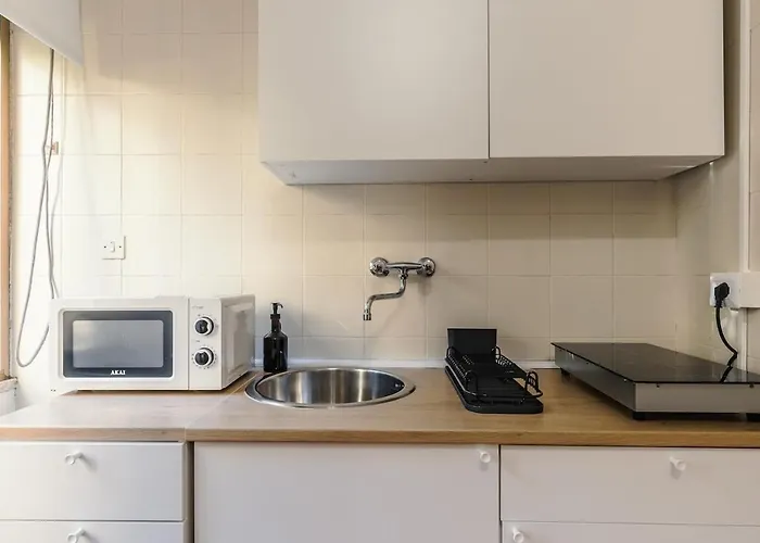 Eur-montagnola 4 Guest Apartment, 15 Minutes From The Colosseum, Trastevere * Roma